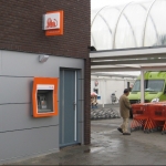 Assen - In Assen is bij een retailer een geldautomaat geplaatst