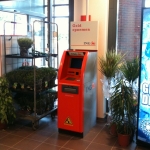 AH Voorschoten Schoolstraat - Voor Albert Heijn worden landelijk lobbyautomaten geplaatst in vestigingen